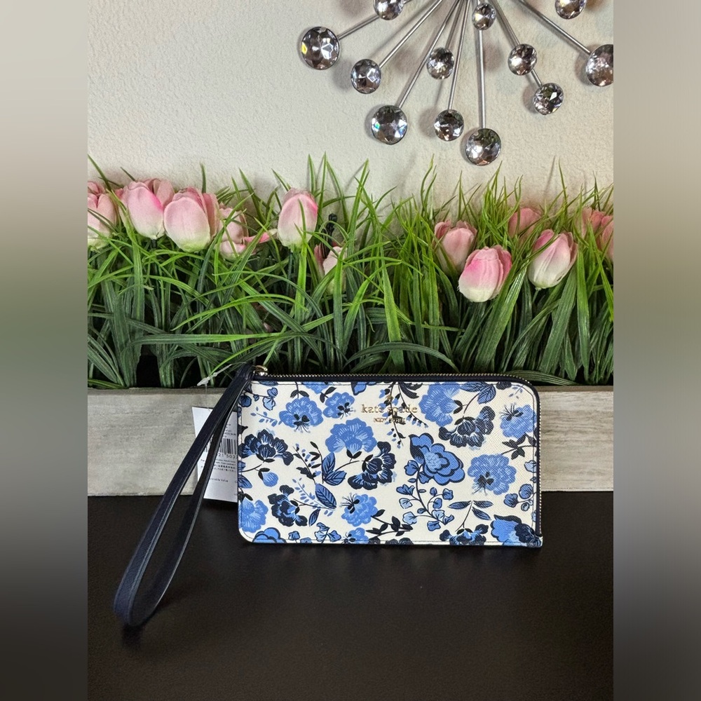Kate Spade NWT Lucy Vase Floral Medium L Zip Wristlet